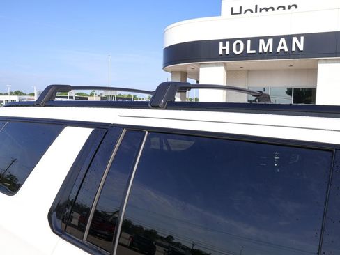Used 2021 Chevrolet Suburban RST w/ Luxury Package AWD/4WD image 10