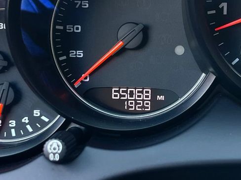 Used 2018 Porsche Cayenne Platinum Edition image 25