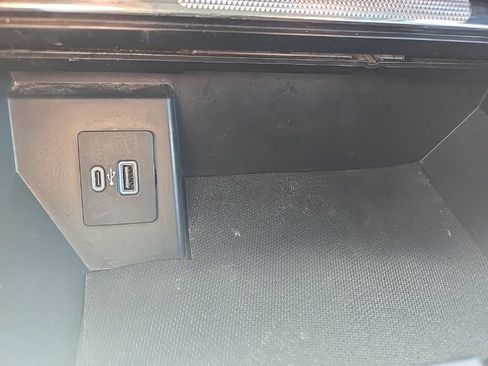 Used 2023 Ford F150 Lariat AWD/4WD image 21
