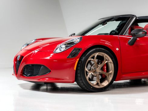 Used 2018 Alfa Romeo 4C Spider image 21