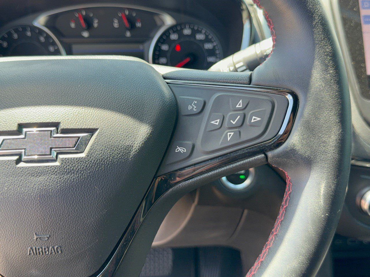 Used 2023 Chevrolet Equinox RS FWD image 19