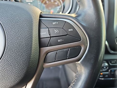 Used 2020 Jeep Cherokee Latitude Plus AWD/4WD image 12
