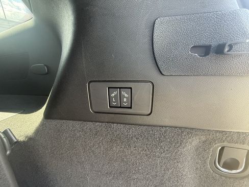 Used 2025 Cadillac XT6 Luxury w/ LPO, Floor Liner Package AWD/4WD image 36