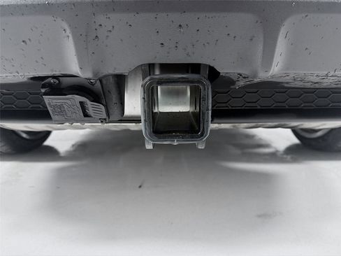 Certified 2022 Porsche Cayenne Platinum Edition image 25