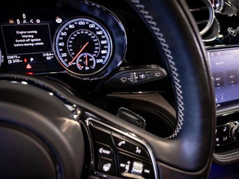 Used 2018 Bentley Bentayga image 45