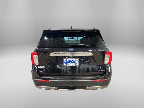 Used 2022 Ford Explorer XLT w/ Equipment Group 202A image 3