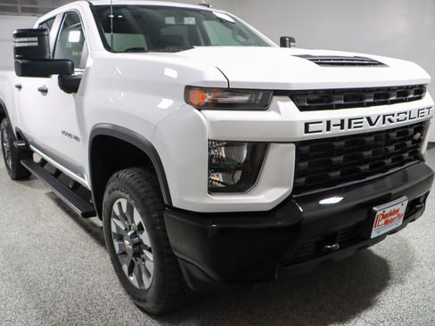 Used 2022 Chevrolet Silverado 2500 Custom w/ Custom Value Package image 5