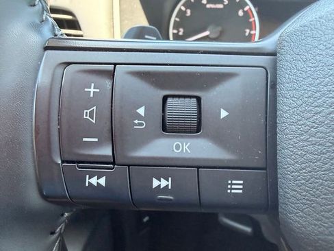 Used 2025 Nissan Rogue SV FWD image 25