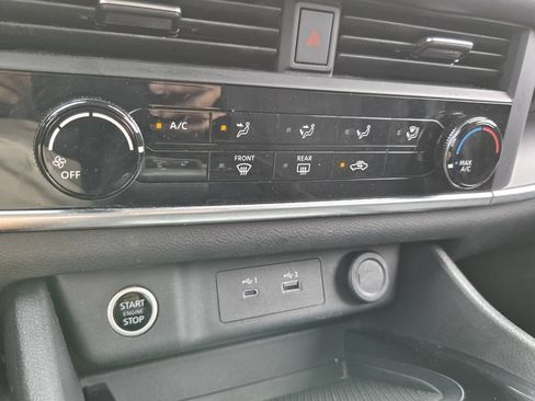 Used 2023 Nissan Rogue S FWD image 22