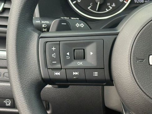 Used 2023 Nissan Rogue S image 14