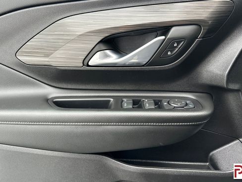 Certified 2024 GMC Terrain SLE w/ Driver Convenience Package image 12