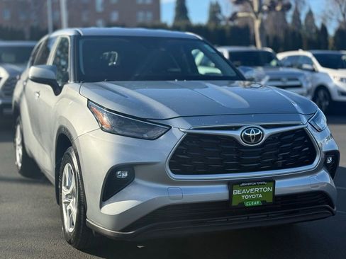 Used 2024 Toyota Highlander LE image 7