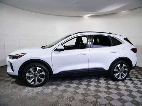 Certified 2025 Ford Escape Platinum image 6