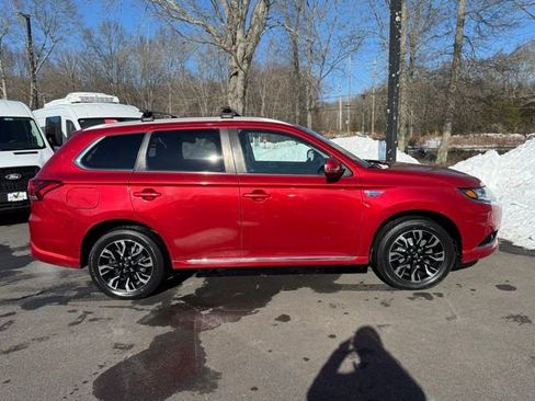 Used 2018 Mitsubishi Outlander 4WD Plug-In Hybrid image 9