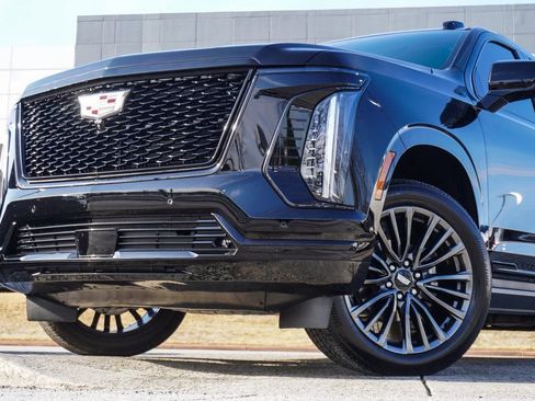 Used 2025 Cadillac Escalade ESV Sport Platinum image 2