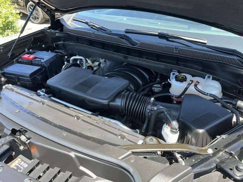 Used 2025 Chevrolet Suburban Z71 AWD/4WD image 27