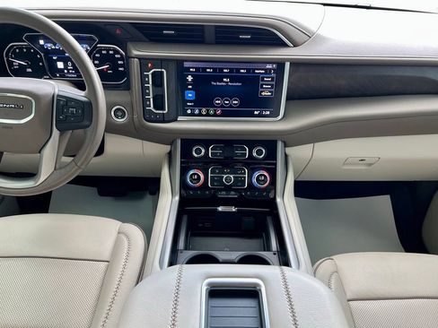 Used 2021 GMC Yukon Denali w/ Denali Ultimate Package image 16