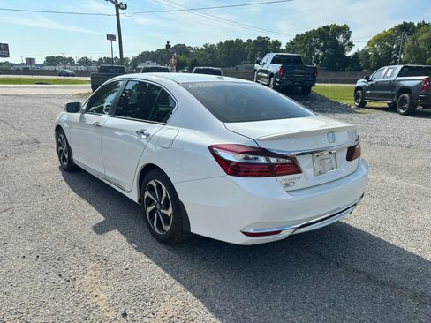 Used 2017 Honda Accord EX-L image 3