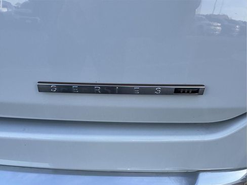 Used 2024 Jeep Grand Wagoneer L Series III AWD/4WD image 9