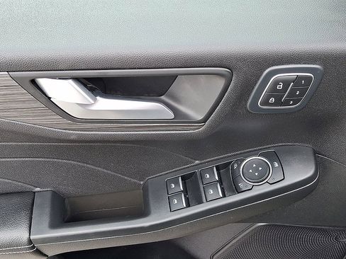 Certified 2023 Ford Escape Platinum AWD/4WD image 10