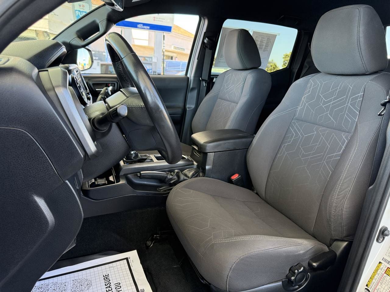 Used 2018 Toyota Tacoma TRD Off-Road w/ Technology Package AWD/4WD image 15