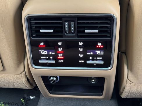 Used 2019 Porsche Cayenne Turbo image 38