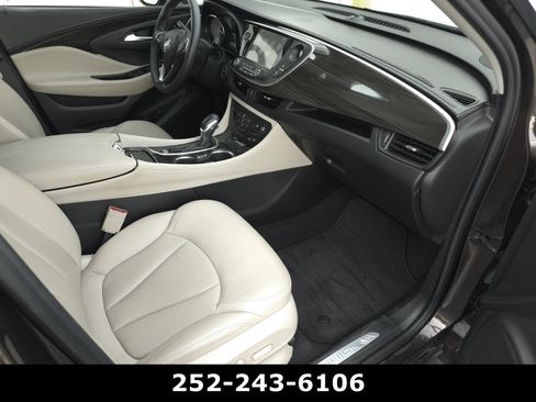 Used 2020 Buick Envision Essence FWD image 38