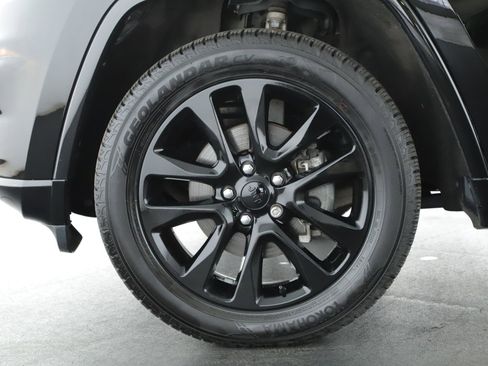 Used 2019 Jeep Grand Cherokee Altitude image 21