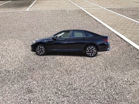 Used 2024 Volkswagen Jetta SEL FWD image 3