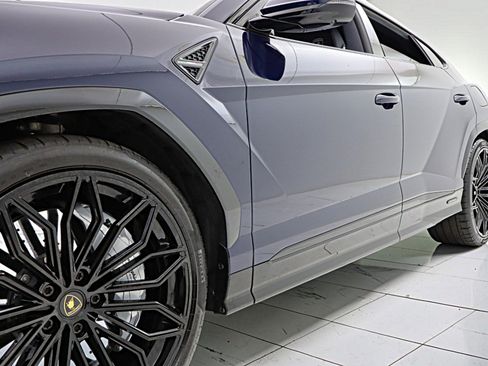 Used 2025 Lamborghini Urus SE AWD/4WD image 15