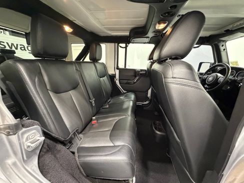 Used 2015 Jeep Wrangler Unlimited Sahara AWD/4WD image 28