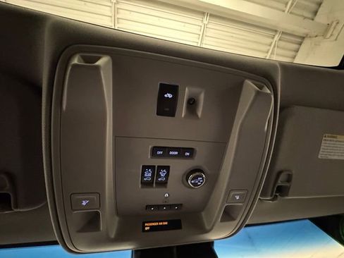 Used 2018 GMC Yukon Denali w/ Denali Ultimate Package image 25