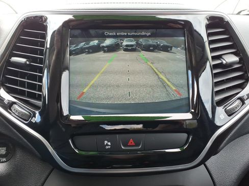 Used 2019 Jeep Cherokee Limited AWD/4WD image 10