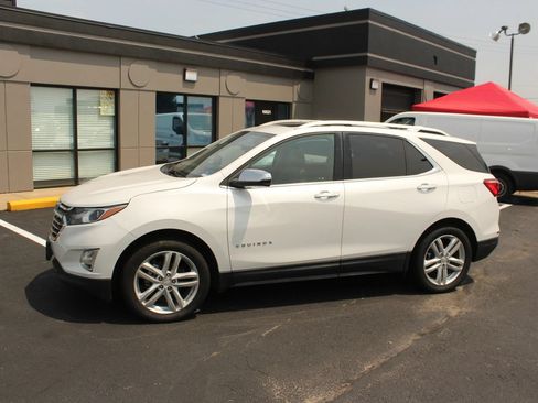 Used 2018 Chevrolet Equinox Premier AWD/4WD image 2
