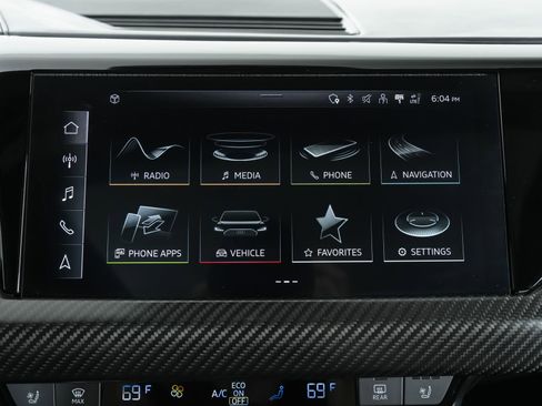 Used 2022 Audi e-tron GT Prestige image 27