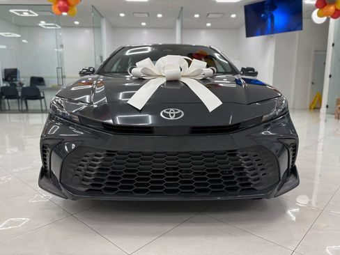 Used 2025 Toyota Camry SE image 2