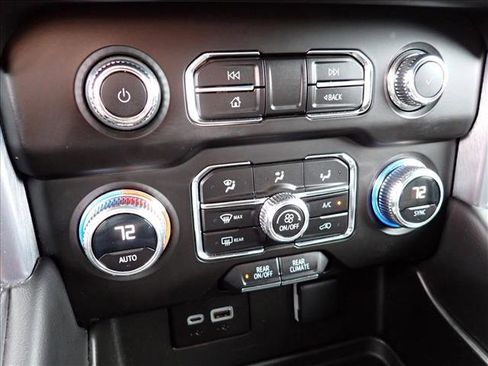 Used 2023 GMC Yukon SLE image 19