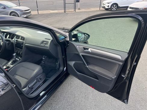 Used 2019 Volkswagen e-Golf SE image 36