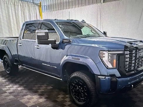Used 2025 GMC Sierra 2500 Denali Ultimate AWD/4WD image 4