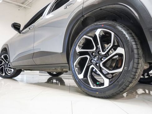 Used 2024 Chevrolet Trax RS w/ Sunroof Package FWD image 35