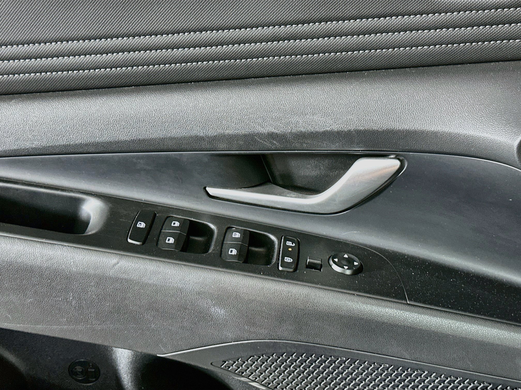 Used 2025 Hyundai Elantra SEL FWD image 15