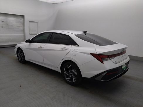 Used 2025 Hyundai Elantra SEL image 3