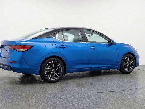 Used 2025 Nissan Sentra SV FWD image 9