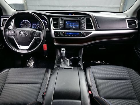 Used 2014 Toyota Highlander Plus FWD image 17