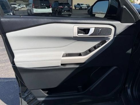 Used 2024 Ford Explorer XLT w/ Equipment Group 202A AWD/4WD image 25