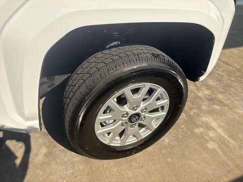 Used 2024 Toyota Tacoma SR5 AWD/4WD image 9