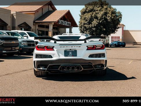 Used 2023 Chevrolet Corvette Z06 w/ Z07 Performance Package RWD image 6