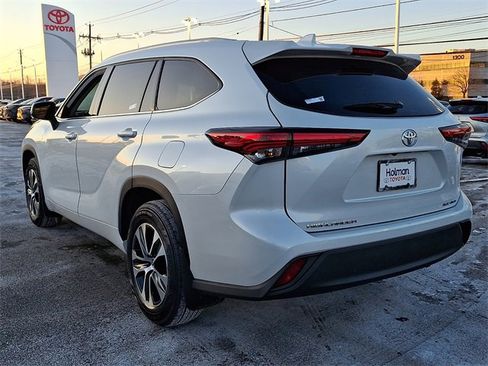 Certified 2022 Toyota Highlander XLE image 5