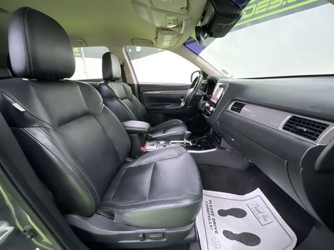 Used 2020 Mitsubishi Outlander SE image 29