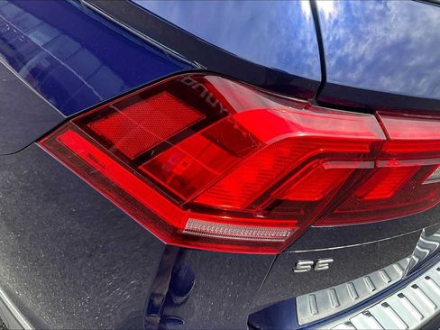 Used 2022 Volkswagen Tiguan SE AWD/4WD image 29